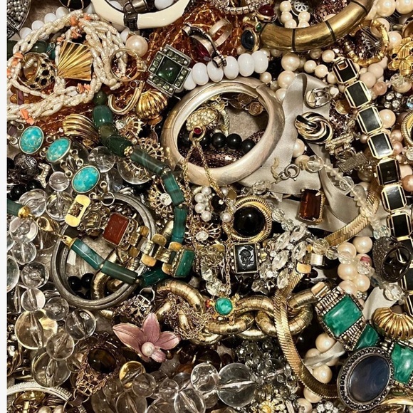 Jewelry - 1 Pound Unsorted Vintage & Modern Jewelry Lot Treasure Hunt